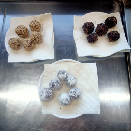 Kharjura ladoo